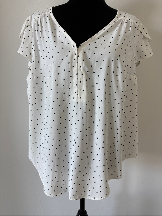 torrid Tops - Torrid Blouse Harper Georgette Pullover Flutter Sleeve, Scribble Dot White NWOT